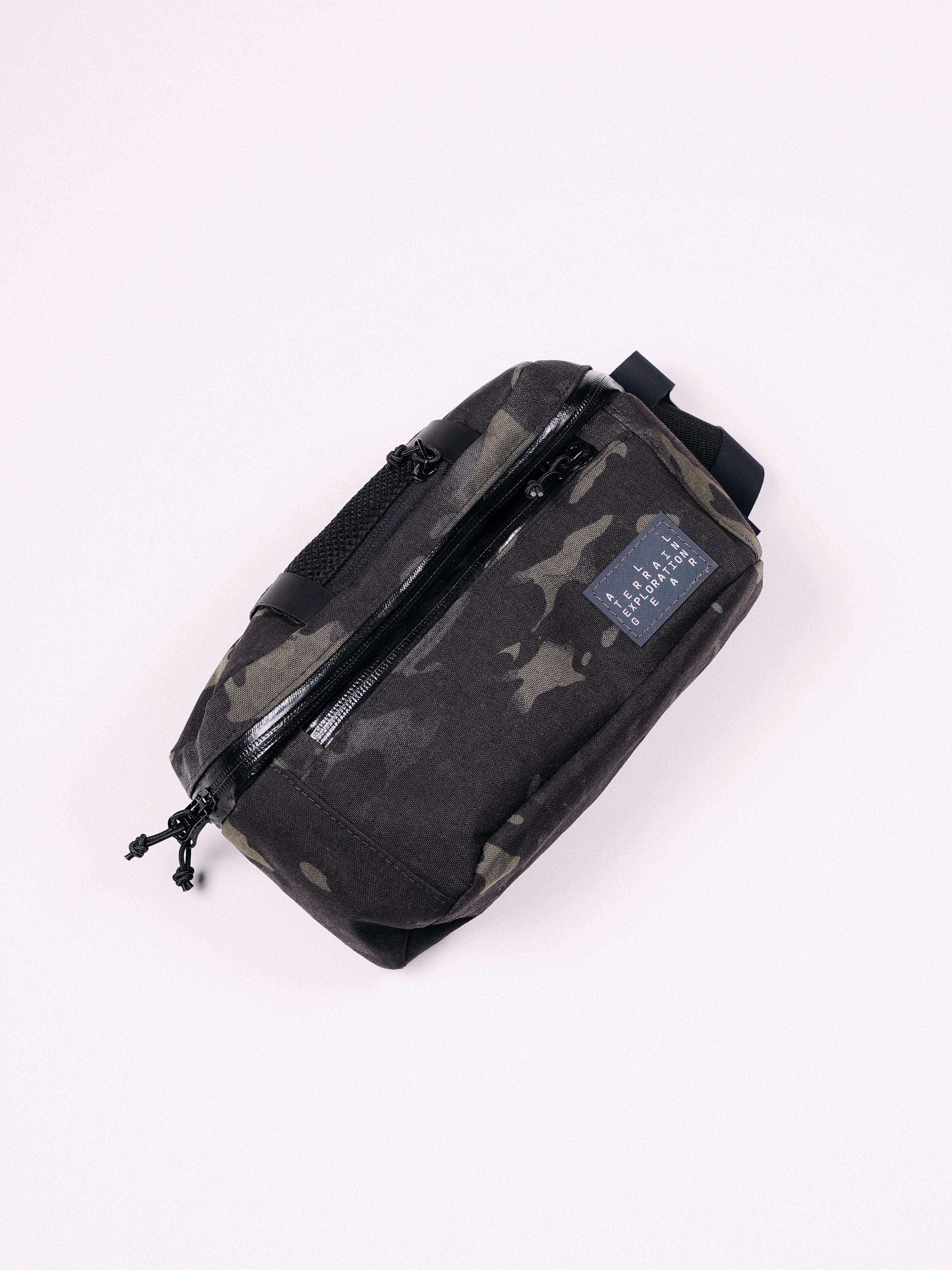 Black camo fanny pack hotsell